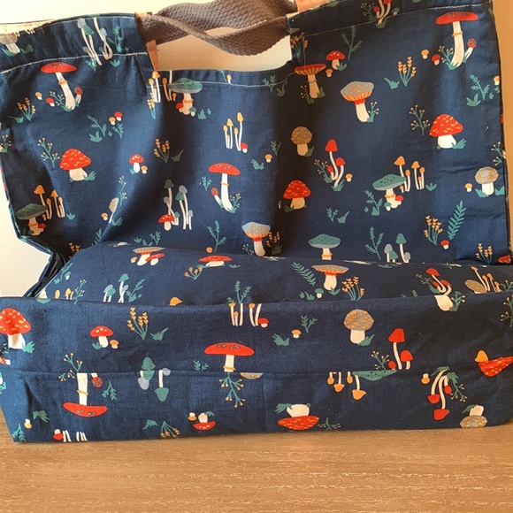 Handmade Korean quilting weight 100% cotton fabric shopping purse - Picture 5 of 5